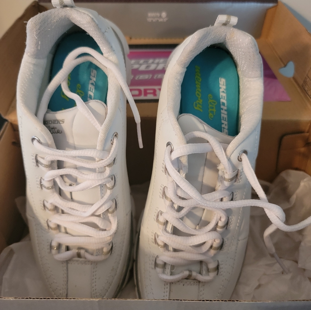 Sketchers walking shoes - Picture 2 of 5